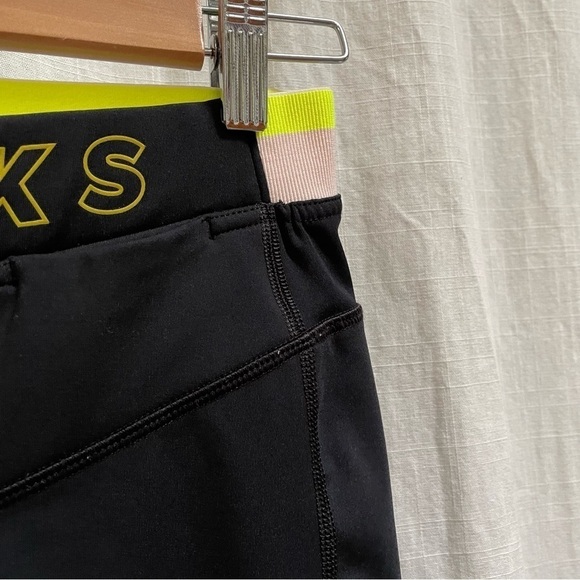 Brooks Running Black Run Within 7/8 Tight size medium - Picture 11 of 15